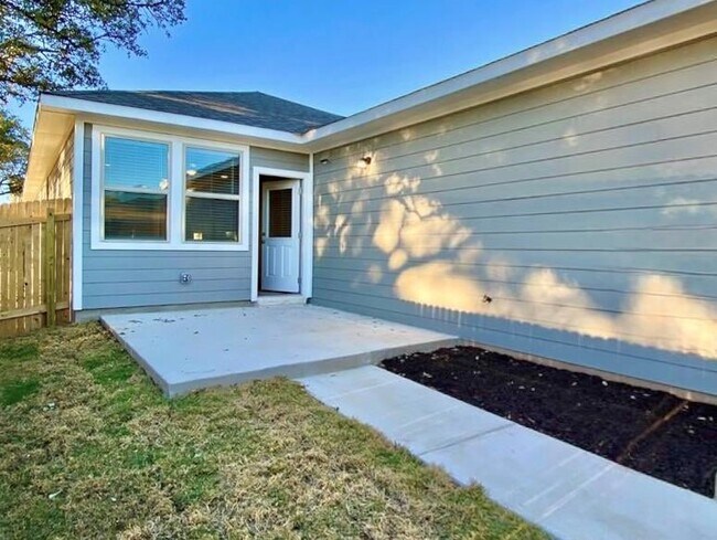 Building Photo - 2309 Pecan Island Dr