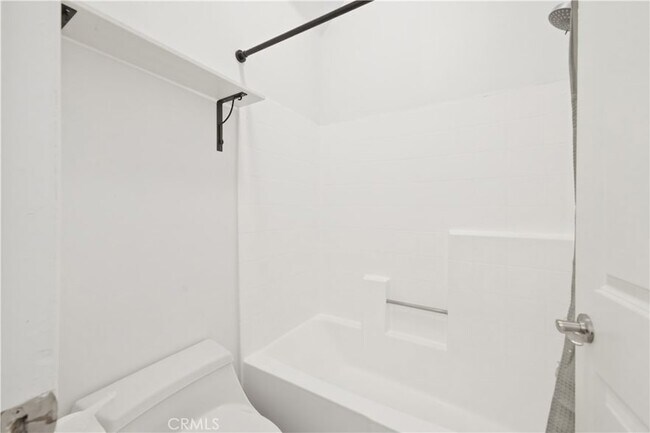Building Photo - 1554 N Hobart Blvd