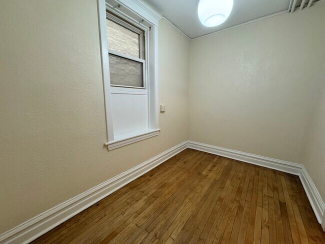 Building Photo - 1527 W Haddon Ave