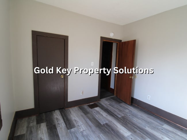 Building Photo - Updated 3 BR 1 BA House with New Flooring and Paint (SECTION 8 APPROVED)