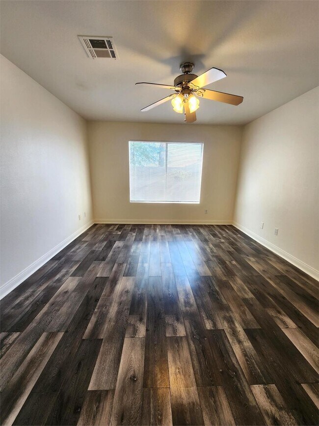 Building Photo - Single-Story Home with 2-Car Garage in Cul...