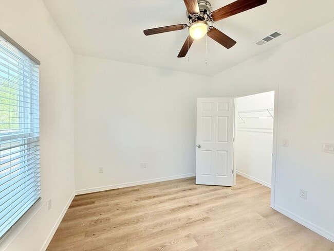 Building Photo - 3365 Country Ln