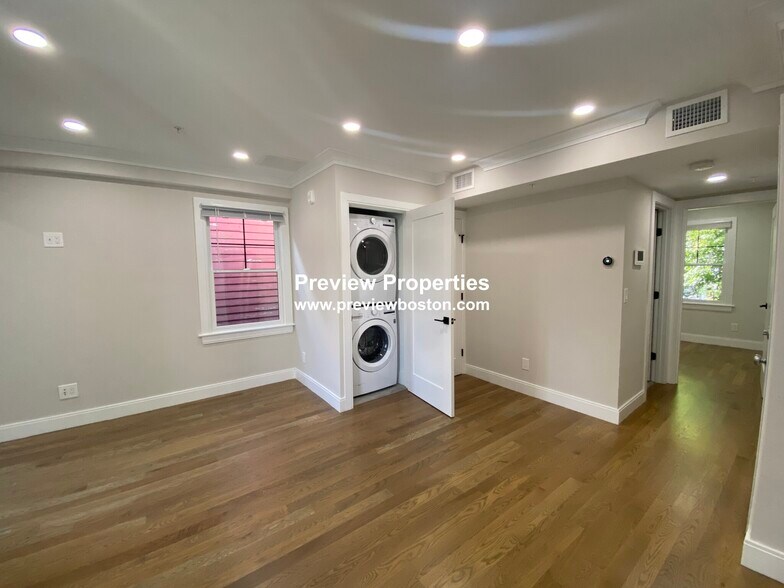 Building Photo - 14 Lopez Ave