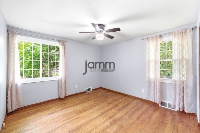 Building Photo - 8983 Highland Dr