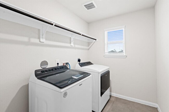 Building Photo - 7051 Silverleaf Oak St