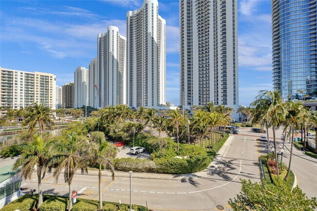 Primary Photo - 300 Bayview Dr