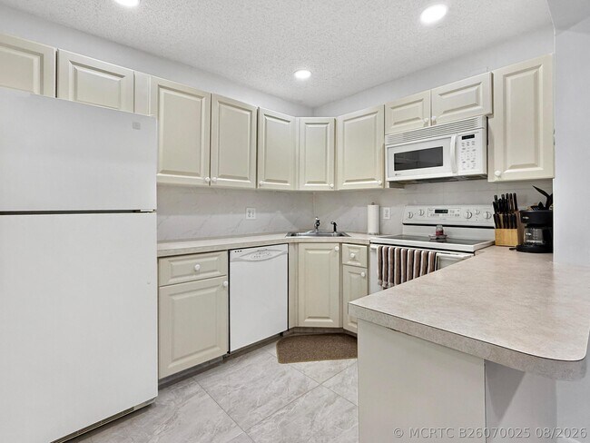 Building Photo - 232 Pine HOV Cir