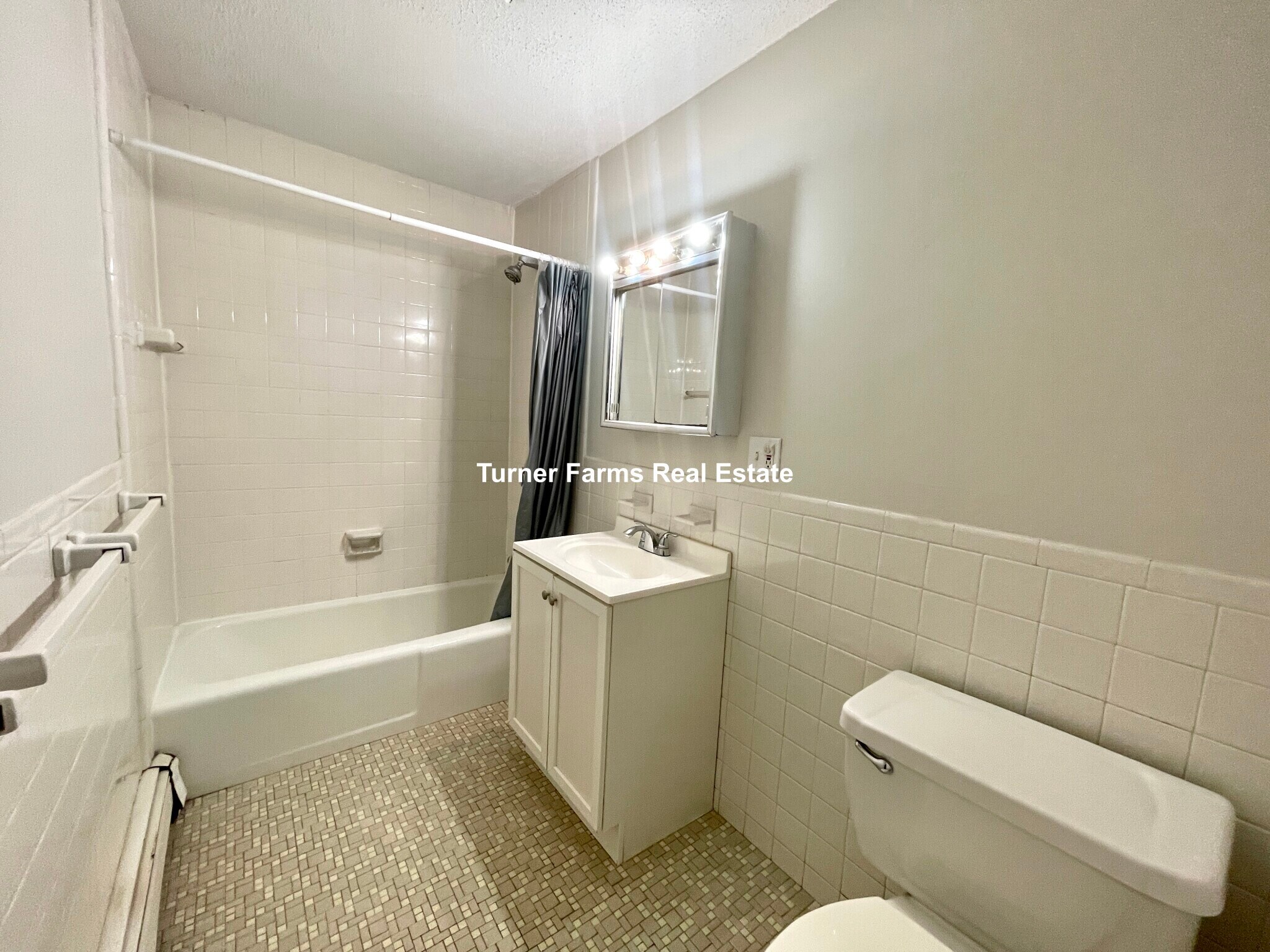 Building Photo - 114 Buttonwood St