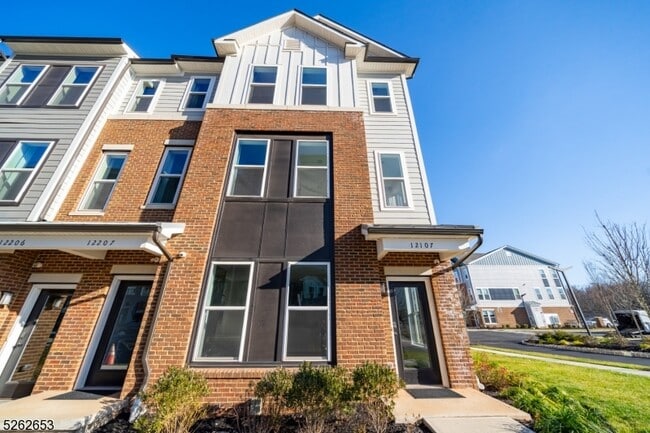 Building Photo - 8 Jessica Ln