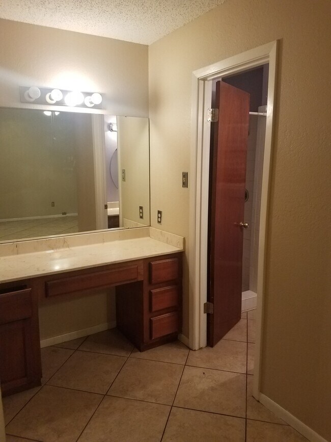 Building Photo - 3/2 Southside Home-Behind Athletic Club