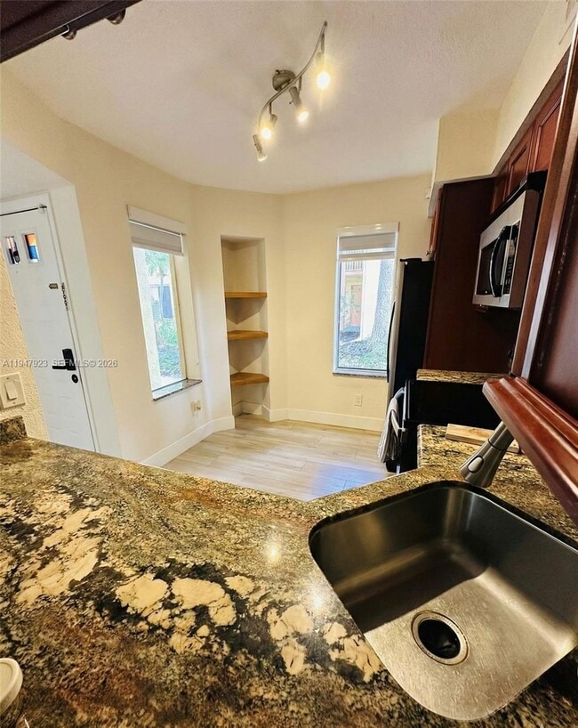 Building Photo - 1190 Coral Club Dr