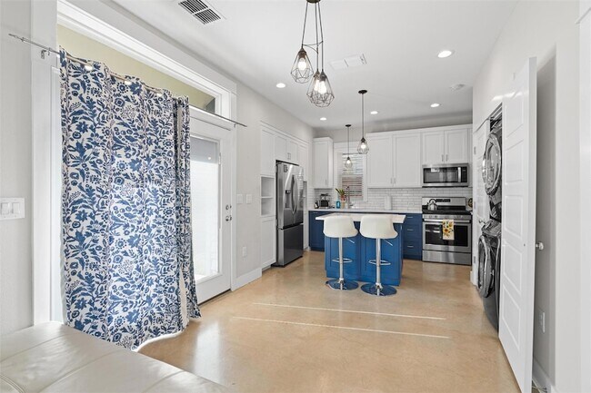 Building Photo - 1809 Chestnut Ave