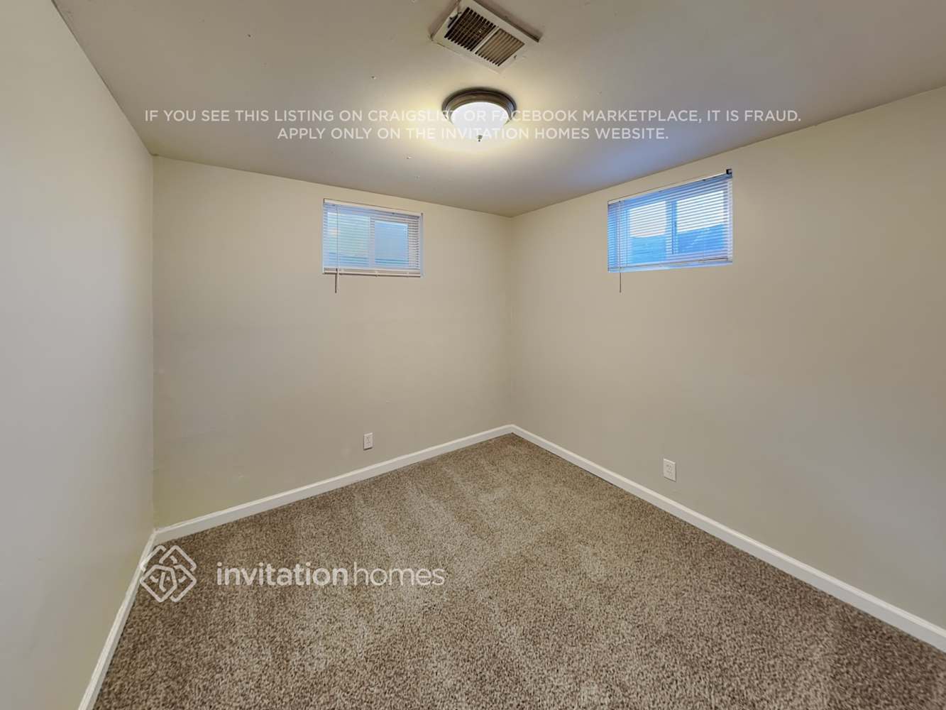 Building Photo - 1061 E 105th Pl