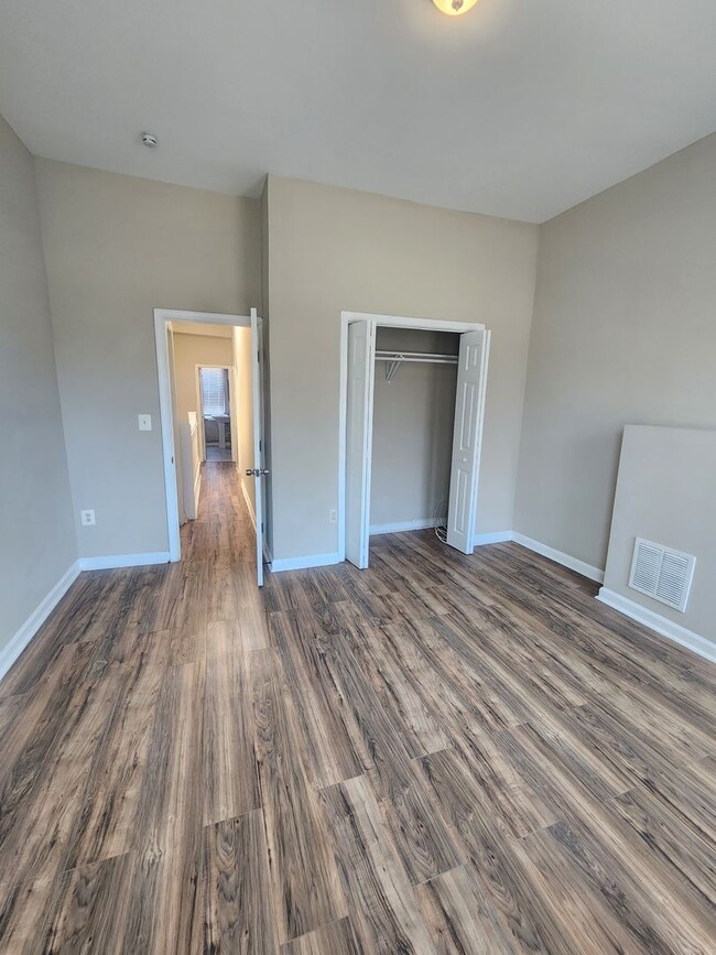 Building Photo - Spacious 3 Bedroom Home  In West Baltimore