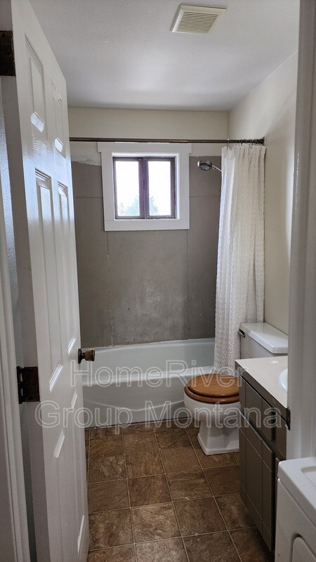 Building Photo - 2327 55th St