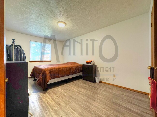 Building Photo - Ideally Located South Hill Unit