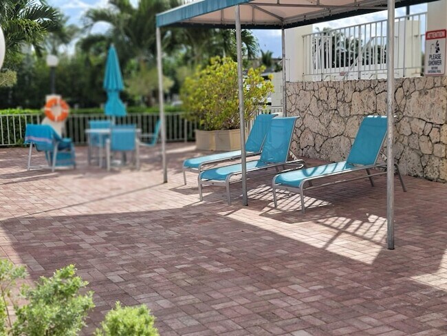 Building Photo - 401 Golden Isles Dr