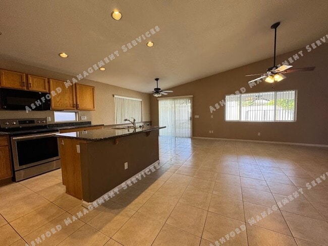 Building Photo - Beautiful Single-Story 3BR Home with Priva...