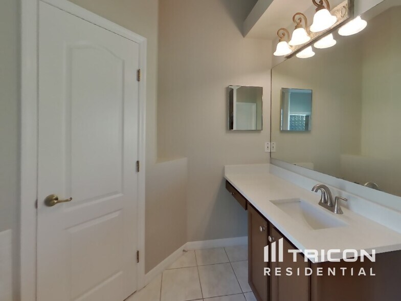 Building Photo - 1427 Brayton Cir