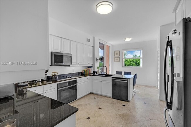 Building Photo - 737 Crandon Blvd