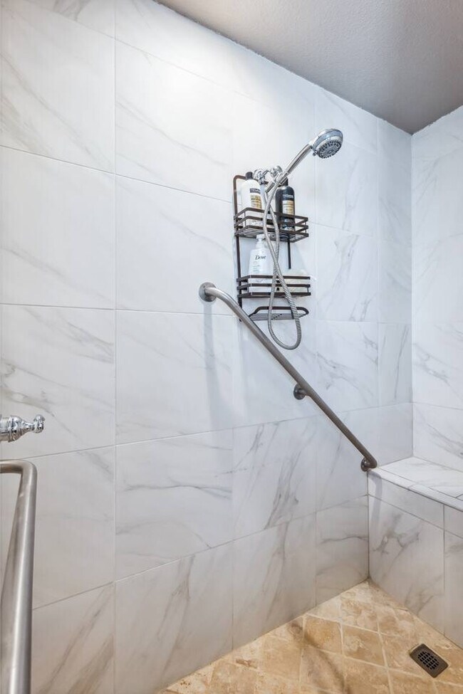 Building Photo - 2261 Sahara Dr