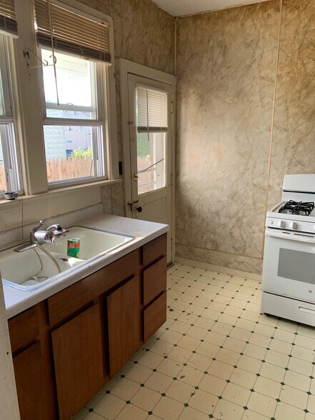 Building Photo - 115 Bullman St