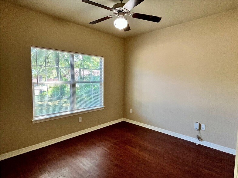 Building Photo - 701 Frame St