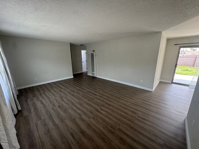 Building Photo - Remodeled 3 Bedroom, 1.5 Bathroom Home in Central Spring Valley