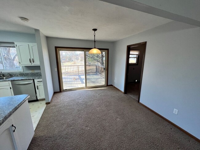 Building Photo - 3 Bedroom with Basement in Amanda Arnold S...