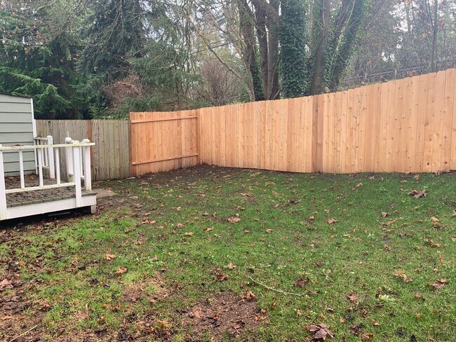 Building Photo - Wonderful Pet Friendly 3 Bedroom Home with...