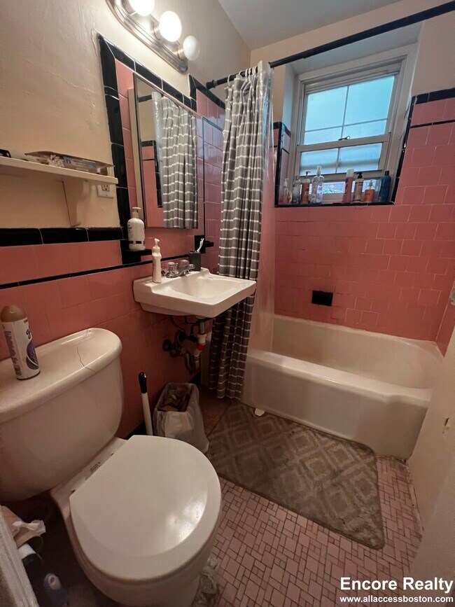 Building Photo - 1555 Beacon St