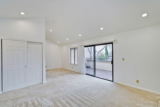 Building Photo - Spacious condo available in desirable Newpark Village community!