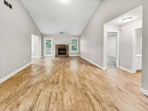 Building Photo - 2052 Bay Ct