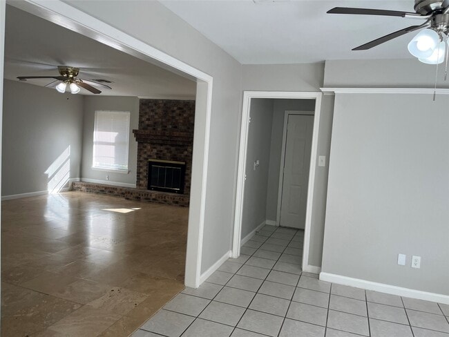 Building Photo - 2402 Fawnwood Ln