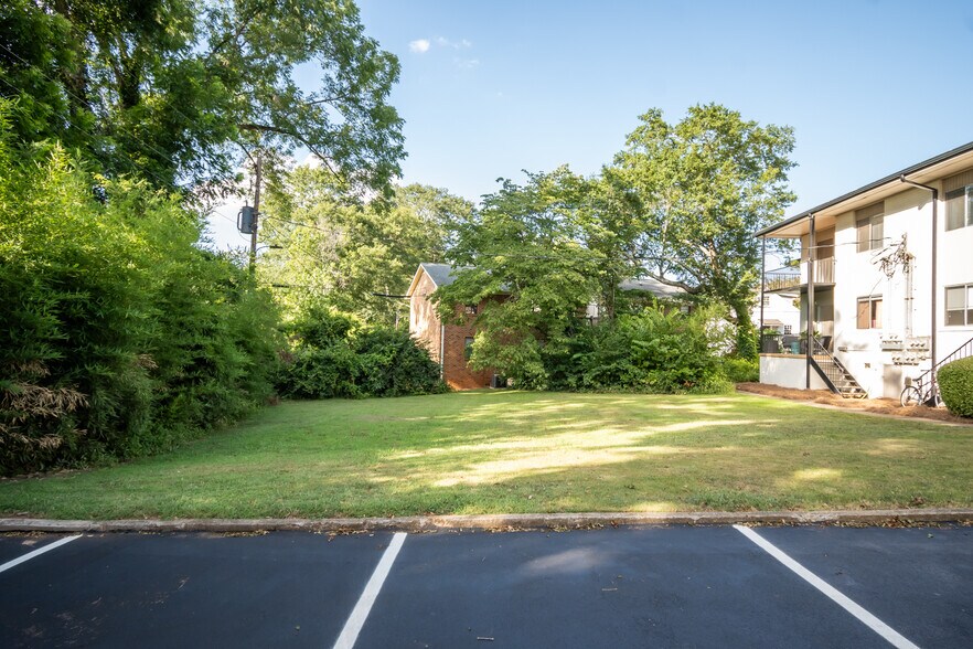Building Photo - 1794 S Lumpkin St