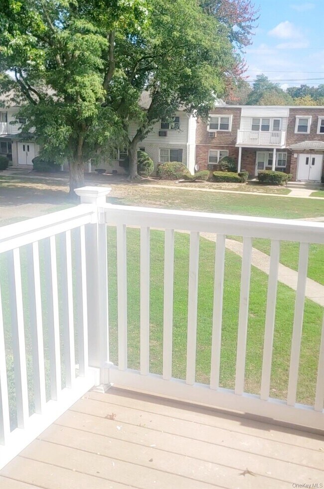 Building Photo - 7a Hemlock Dr