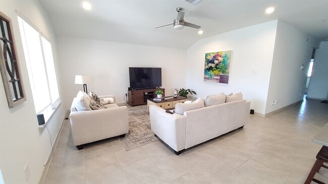 Building Photo - 4011 Itzle Is Ct