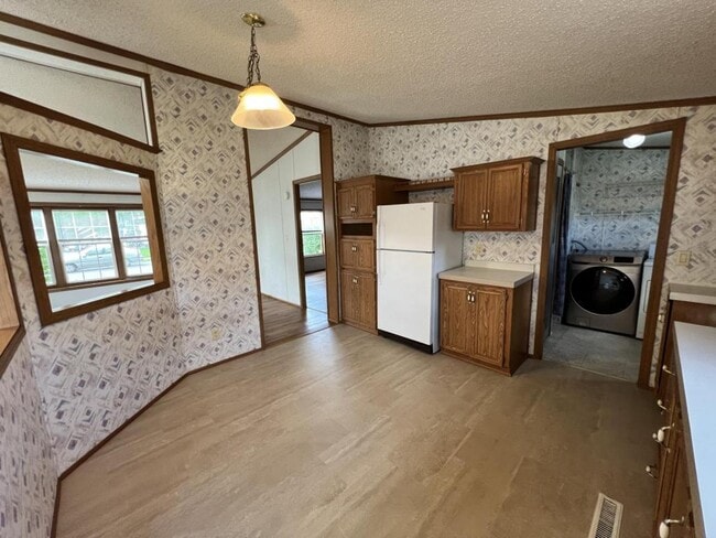 Building Photo - 4677 W Ridge Dr