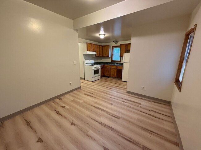 Building Photo - Affordable Lower Unit Close to Downtown