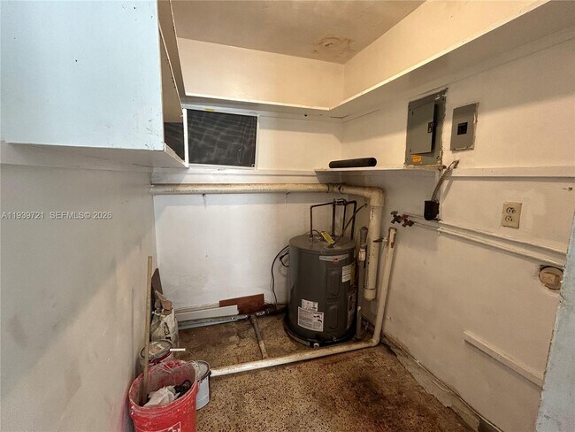 Building Photo - 15020 NE 6th Pl