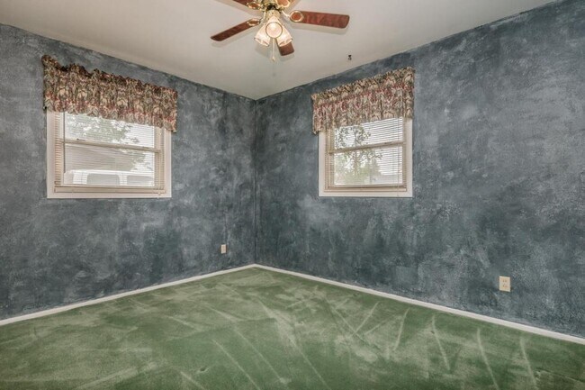 Building Photo - 1128 Sierra Dr