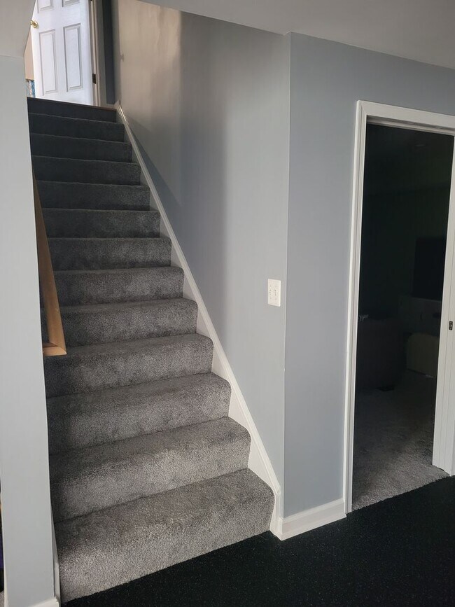 Building Photo - Gorgeous 4,000sqft  5-bed 3.5-bath Home near Chantilly Economic corridor