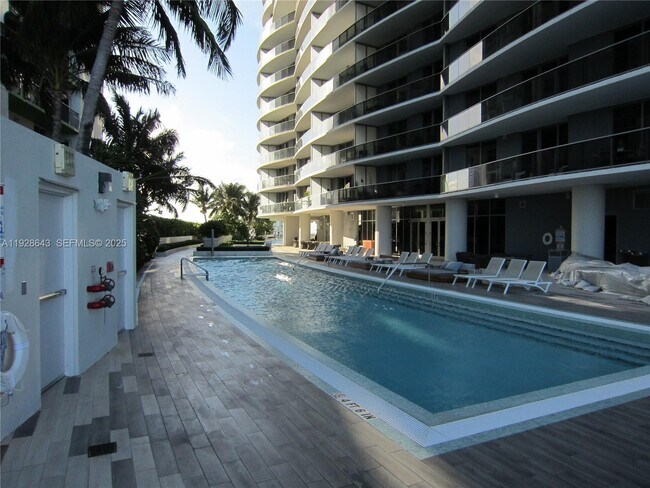 Building Photo - 488 NE 18th St