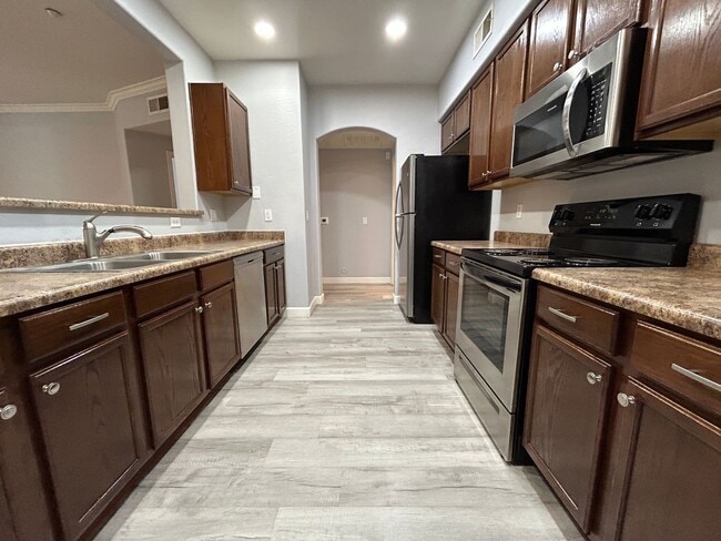 Building Photo - 955 E Knox Rd