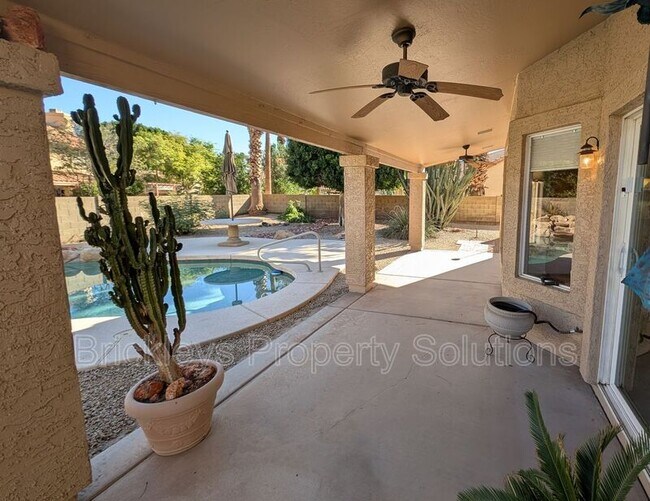 Building Photo - 2340 W Myrtle Dr