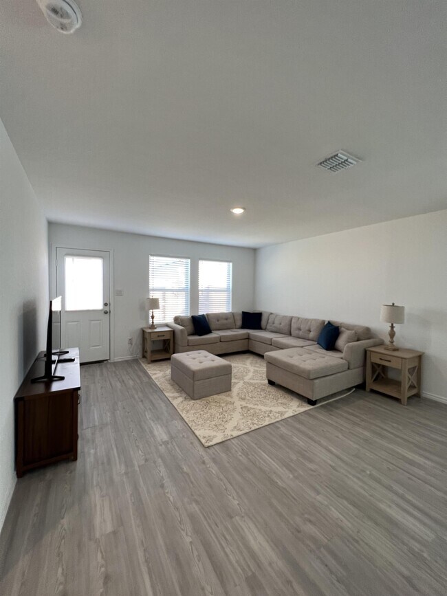 Building Photo - 8523 Grosbeak Cv