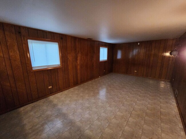 Building Photo - Welcome to the heart of South Holland’s Ce...