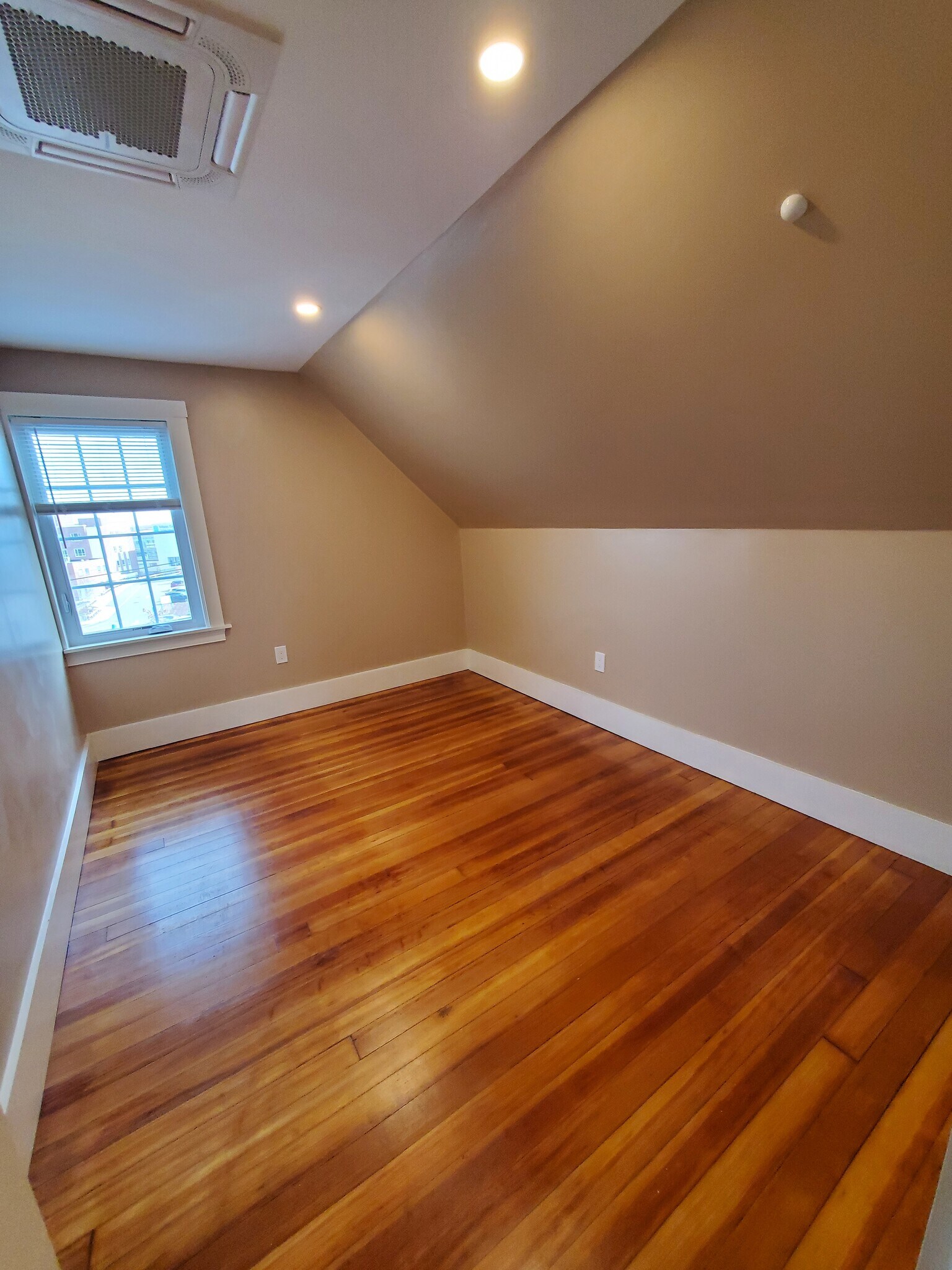 Right Bedroom - 68 Highland Ave