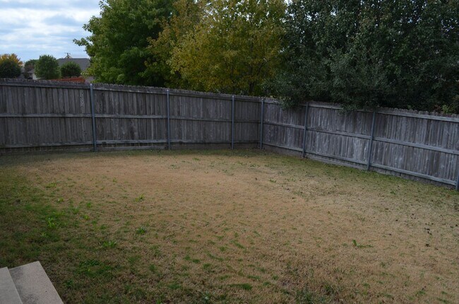 Building Photo - 2208 Wildewood Dr