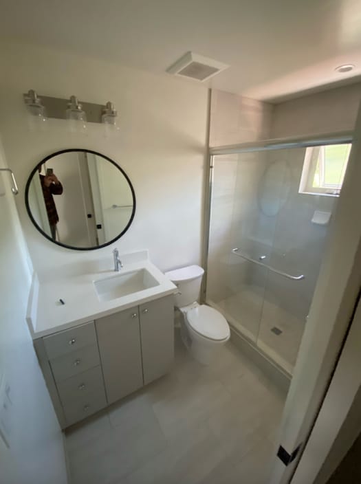 Master bath - 605 W Anapamu St
